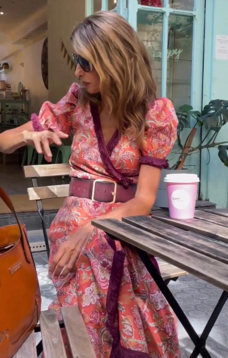 Elegantes rosa Kurzes Maxikleid mit Ärmeln