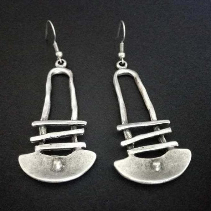 Geometrische Ohrringe mit spezieller Form