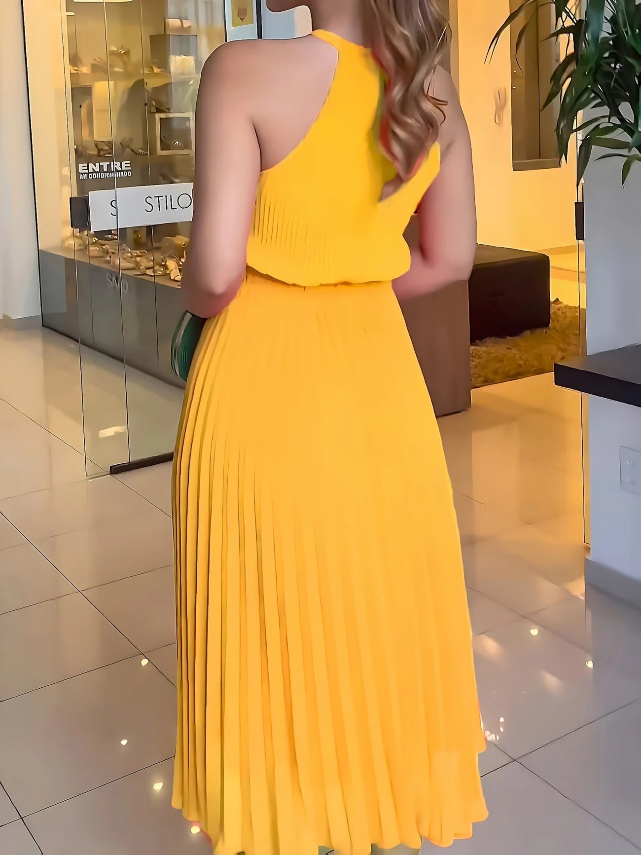 Claire | Elegantes Plissiertes Midikleid mit Stehkragen